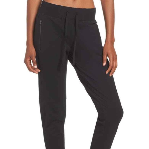 carrie underwood brand leggings